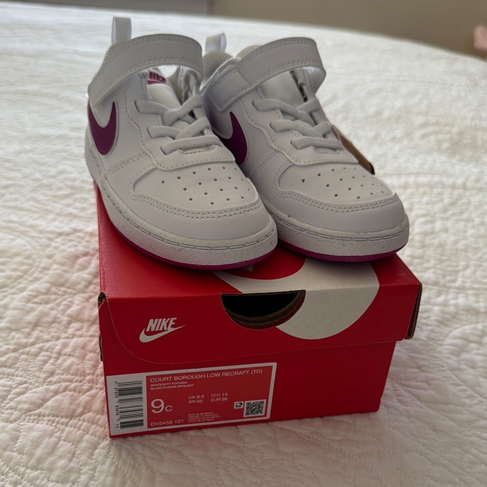Nike White and Purple Sneakers Classic Court Style